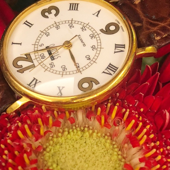 Women’s Vintage Studio Wrist Watch - Picture 2 of 13